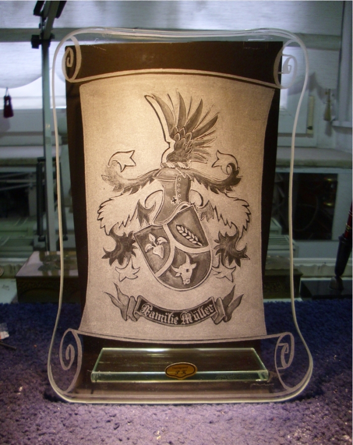Glasgravur mit Wappen auf Glasplatte