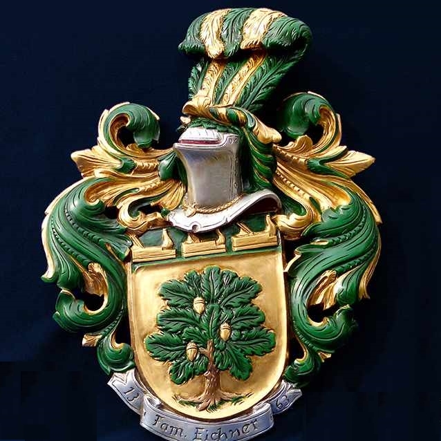 geschnitztes und bemaltes Holzwappen